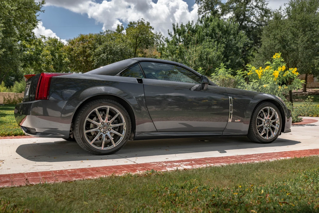 2009 Cadillac XLR-V - Image 18 of 31