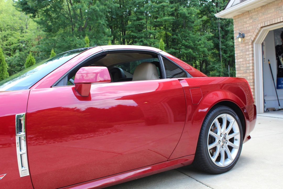 2009 Cadillac XLR-V - Image 25 of 31