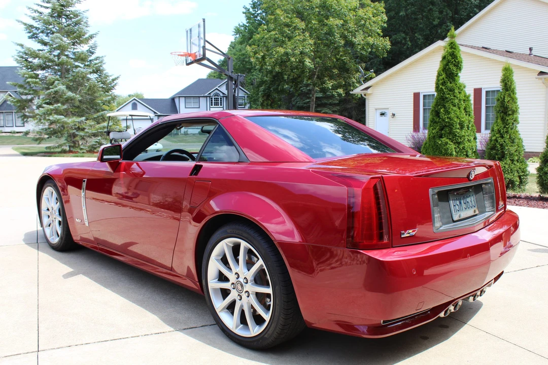 2009 Cadillac XLR-V - Image 10 of 31