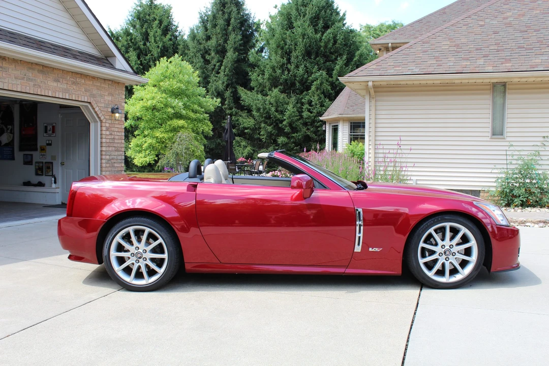 2009 Cadillac XLR-V - Image 4 of 31