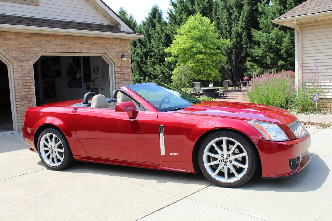 2009 Cadillac XLR-V - Image 3 of 31
