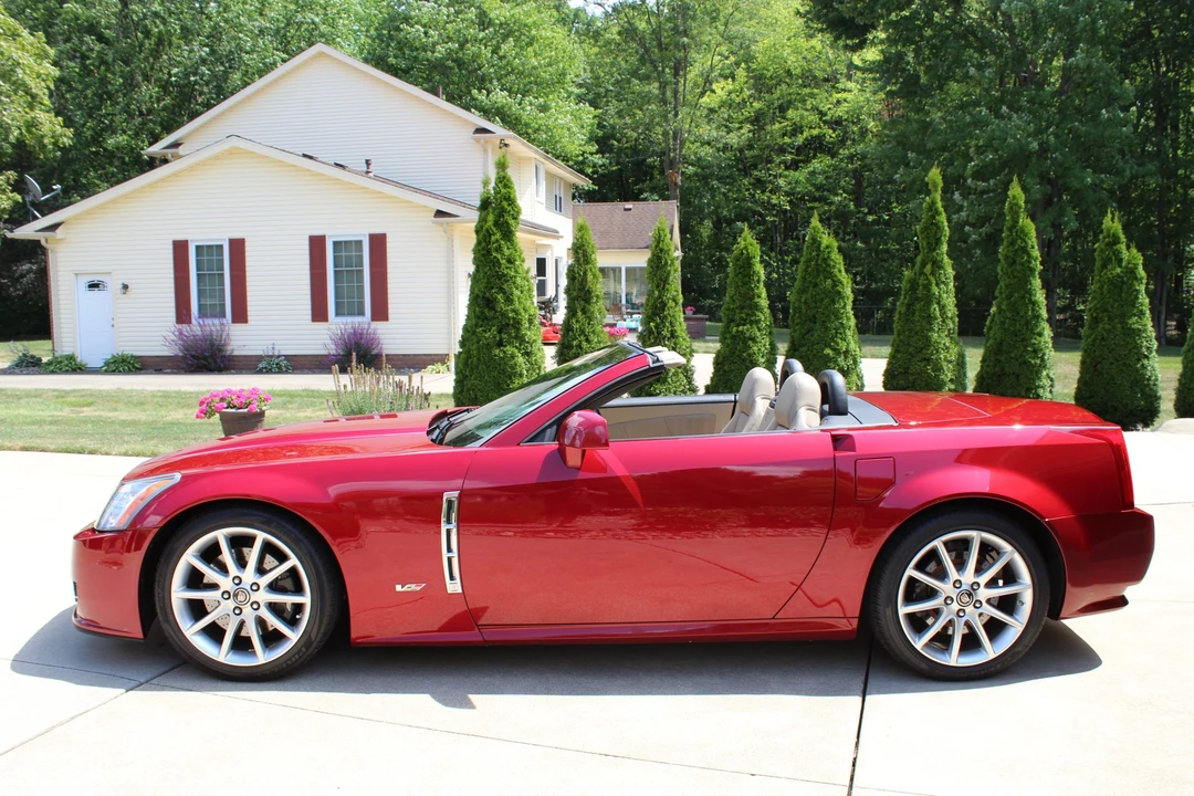 2009 Cadillac XLR-V - Image 12 of 31