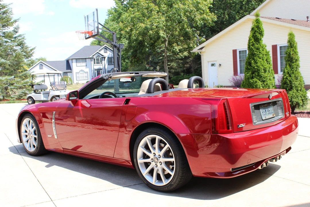 2009 Cadillac XLR-V - Image 11 of 31