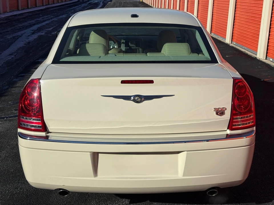 2009 Chrysler 300 (2005-2023) - Image 8 of 31