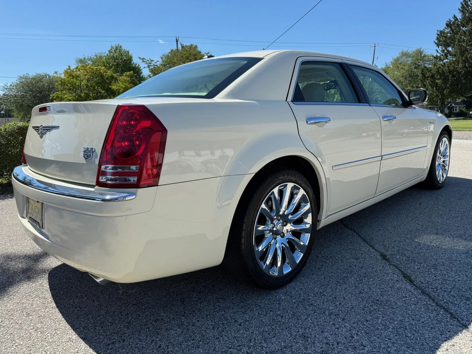 2009 Chrysler 300 (2005-2023) - Image 13 of 31