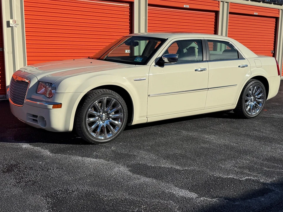 2009 Chrysler 300 (2005-2023) - Image 4 of 31