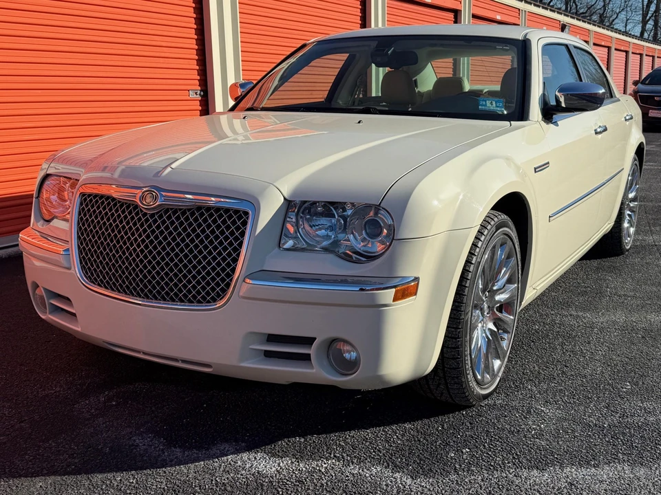 2009 Chrysler 300 (2005-2023) - Image 2 of 31