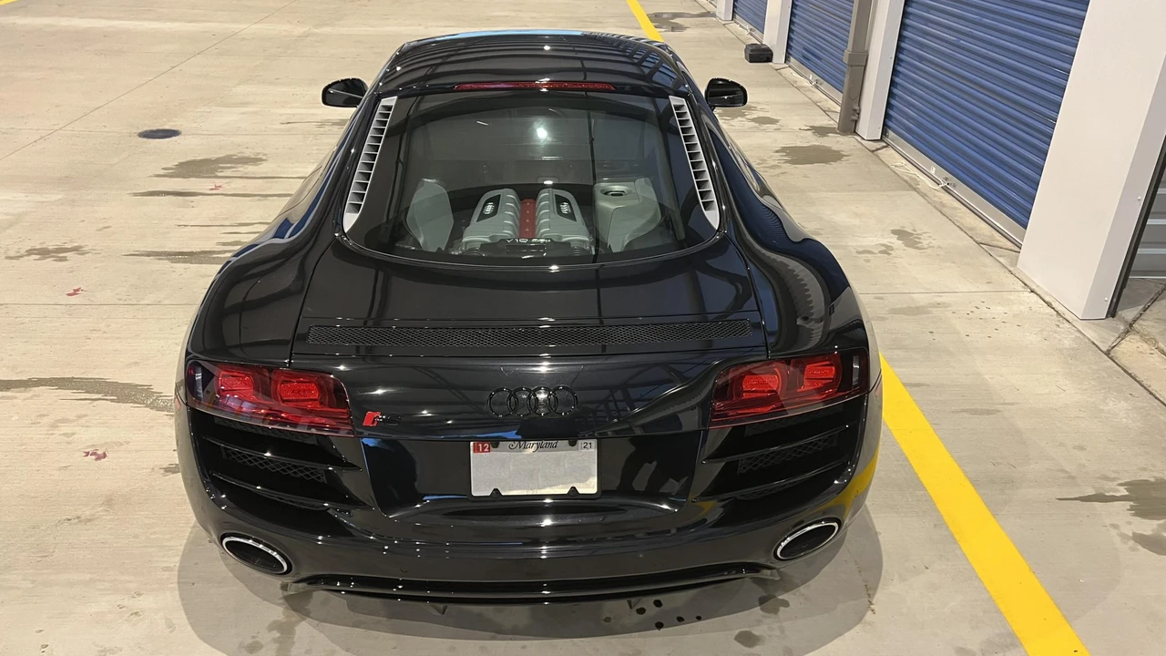 2010 Audi 42 R8 - Image 8 of 31