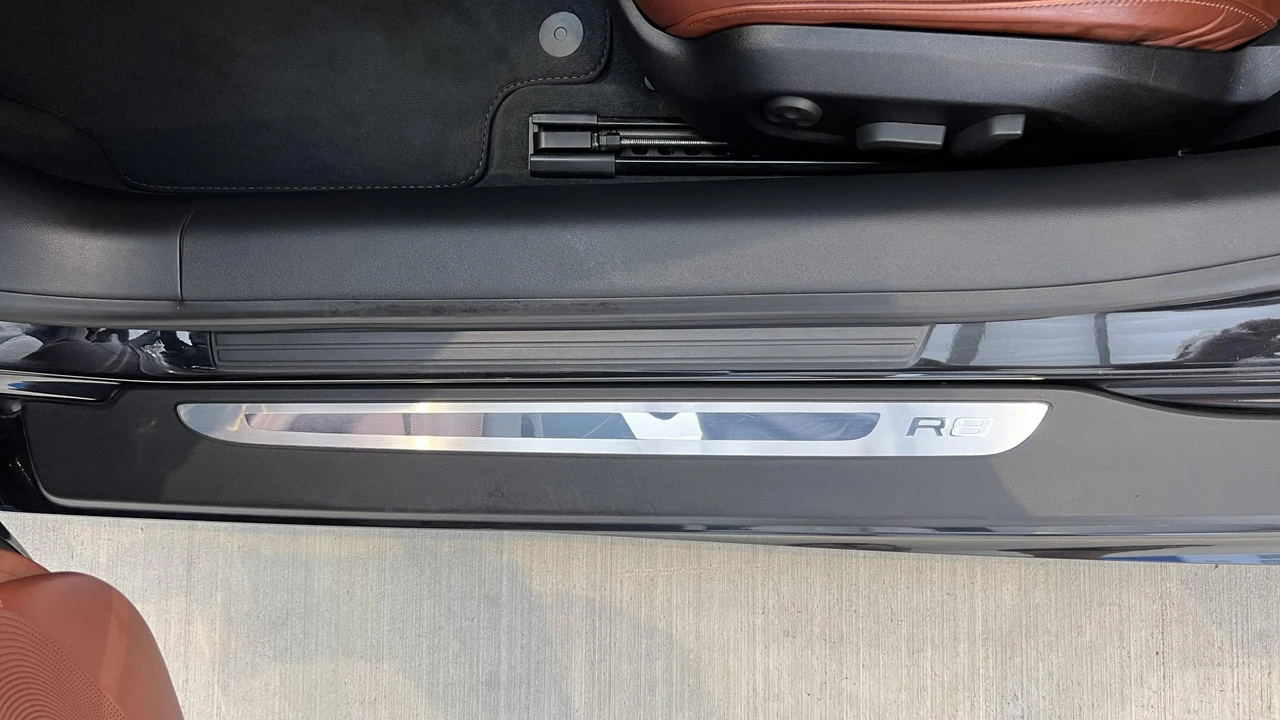 2010 Audi 42 R8 - Image 27 of 31
