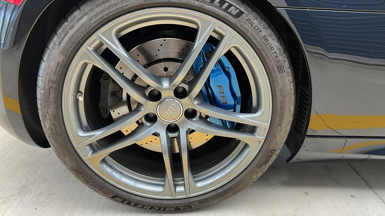 2010 Audi 42 R8 - Image 16 of 31