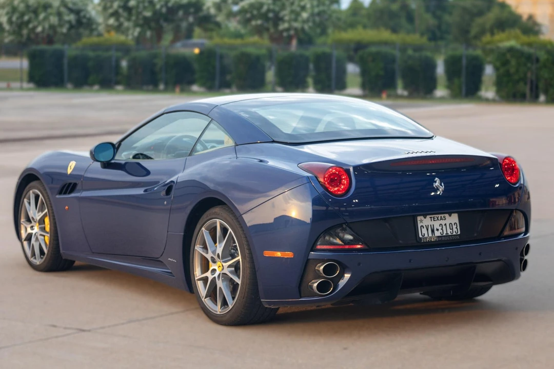 2010 Ferrari California - Image 11 of 31