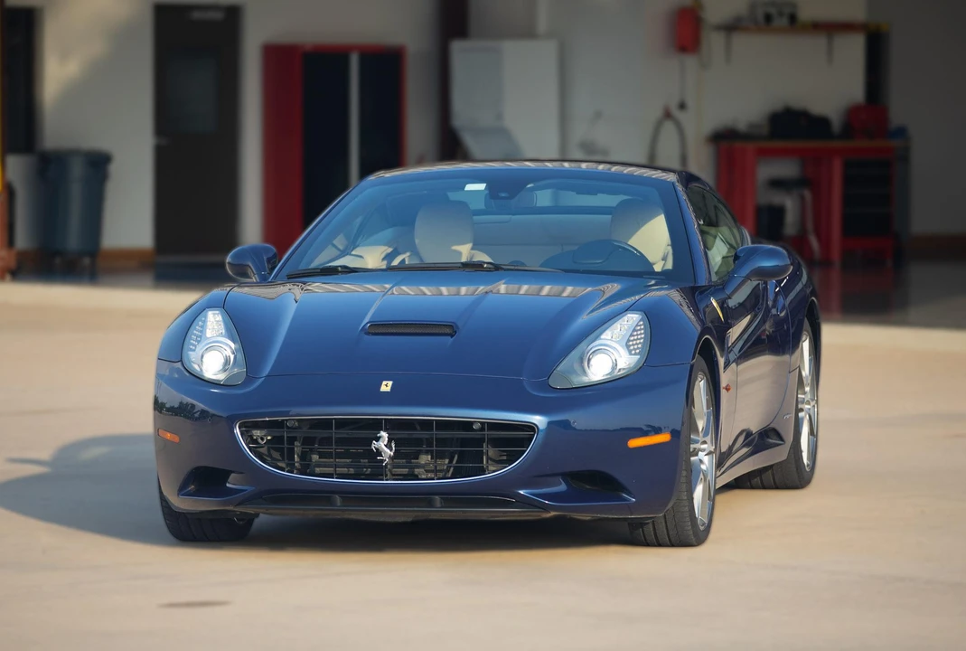 2010 Ferrari California - Image 2 of 31