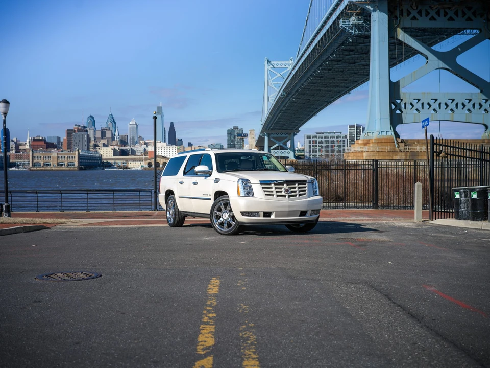 2011 Cadillac Escalade & EXT 3rd Gen - Image 17 of 31