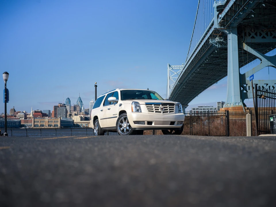 2011 Cadillac Escalade & EXT 3rd Gen - Image 15 of 31