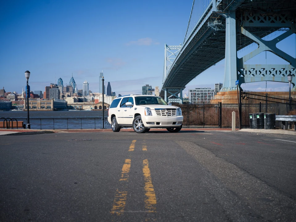 2011 Cadillac Escalade & EXT 3rd Gen - Image 16 of 31