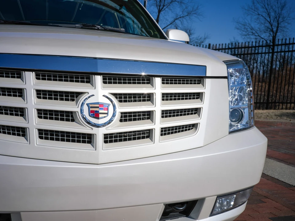 2011 Cadillac Escalade & EXT 3rd Gen - Image 26 of 31