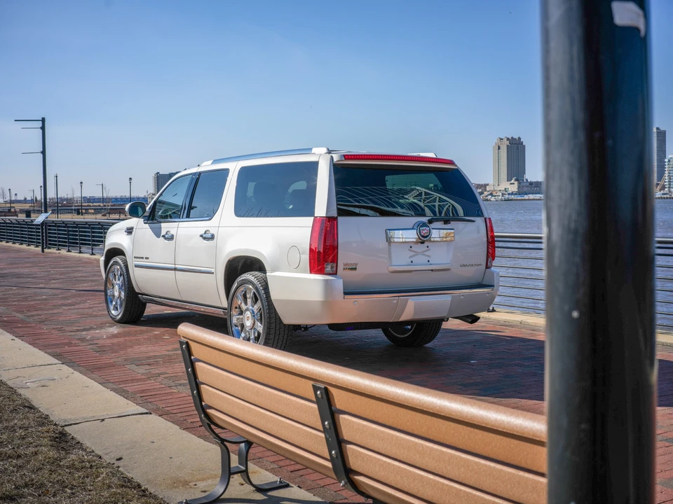 2011 Cadillac Escalade & EXT 3rd Gen - Image 6 of 31