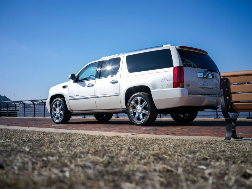 2011 Cadillac Escalade & EXT 3rd Gen - Image 5 of 31