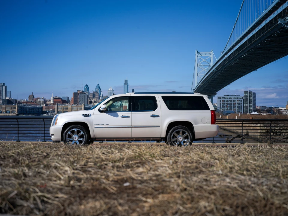 2011 Cadillac Escalade & EXT 3rd Gen - Image 4 of 31