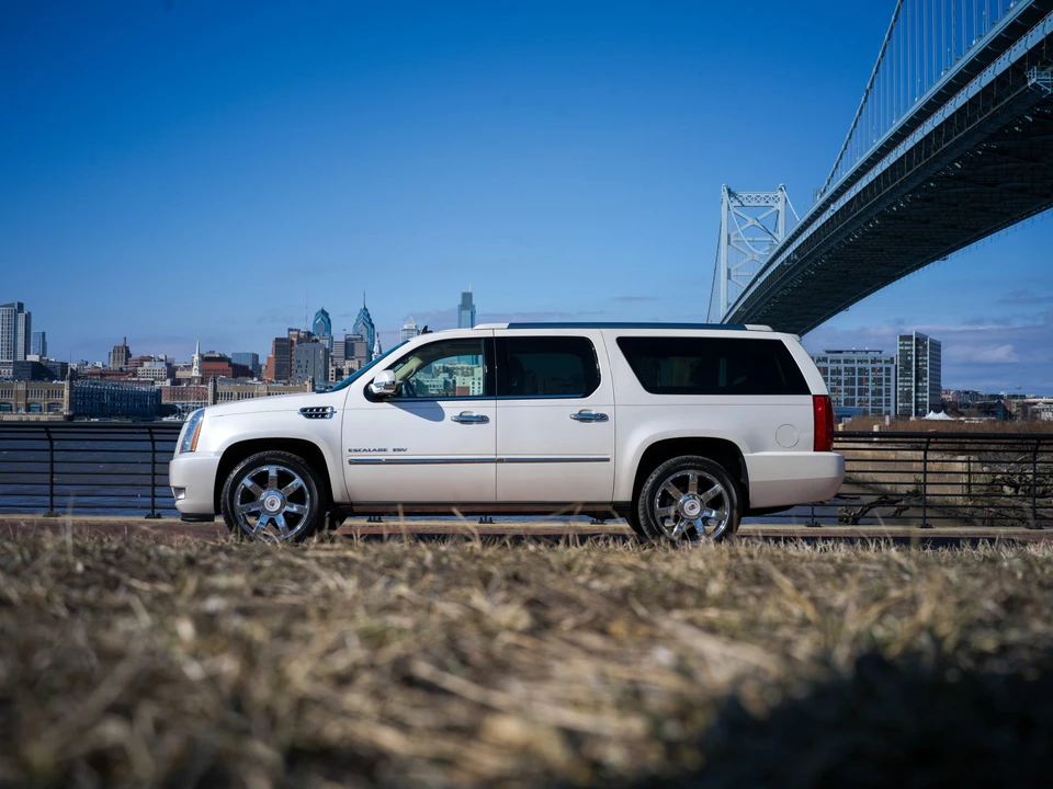 2011 Cadillac Escalade & EXT 3rd Gen - Image 3 of 31