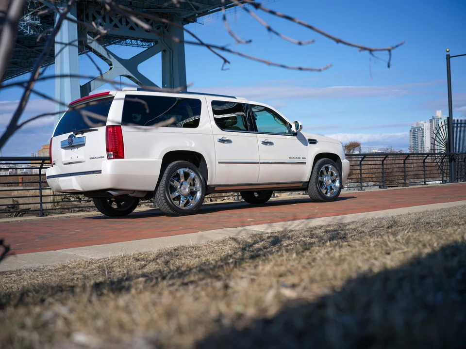 2011 Cadillac Escalade & EXT 3rd Gen - Image 10 of 31