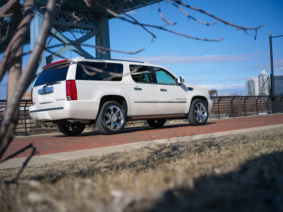 2011 Cadillac Escalade & EXT 3rd Gen - Image 11 of 31