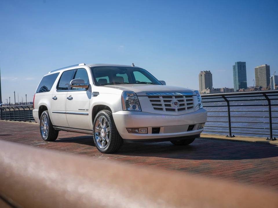 2011 Cadillac Escalade & EXT 3rd Gen - Image 14 of 31