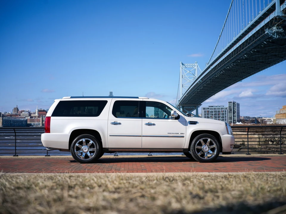 2011 Cadillac Escalade & EXT 3rd Gen - Image 12 of 31