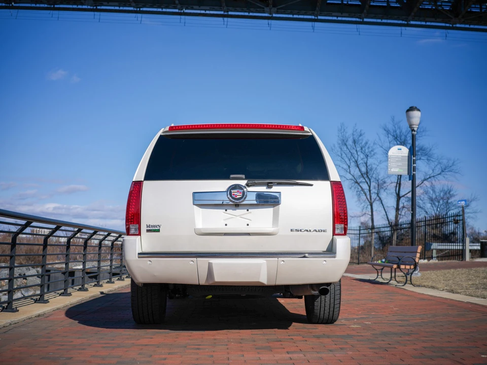 2011 Cadillac Escalade & EXT 3rd Gen - Image 8 of 31