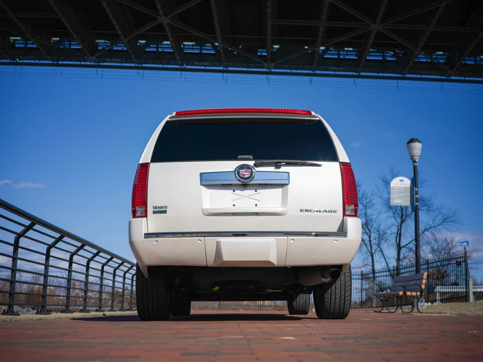 2011 Cadillac Escalade & EXT 3rd Gen - Image 9 of 31