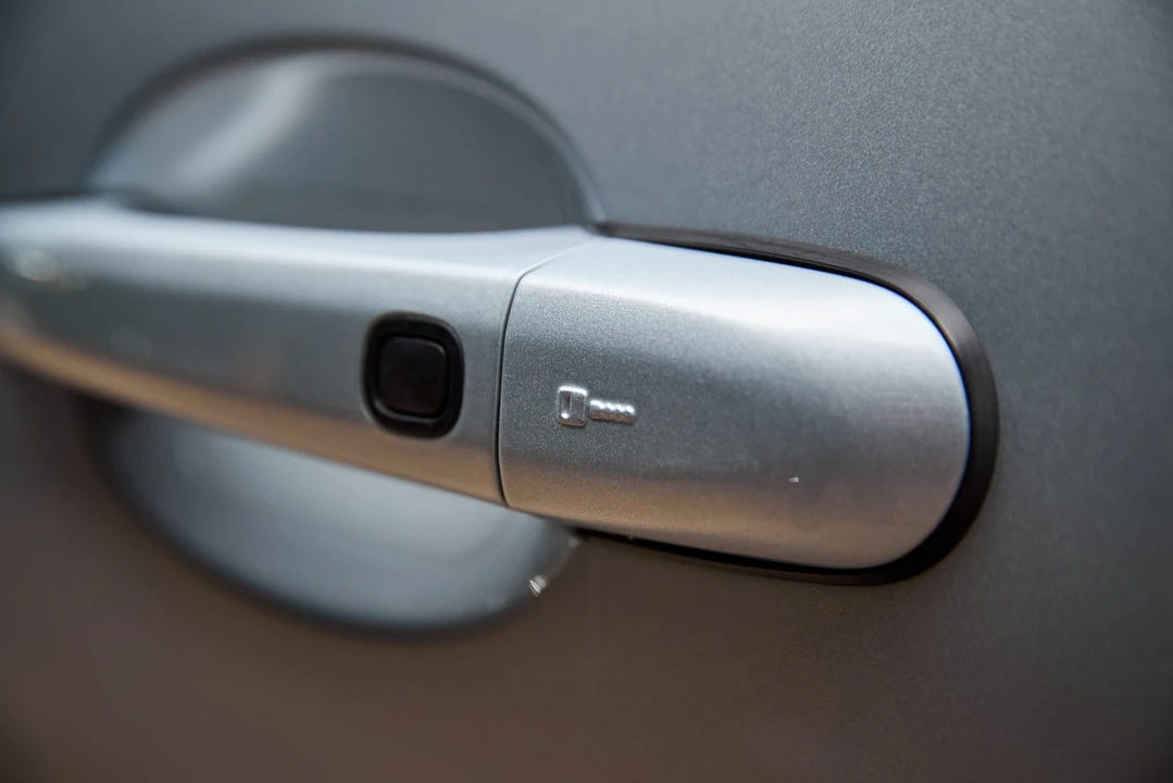 2011 Jaguar X250 XFR - Image 19 of 31
