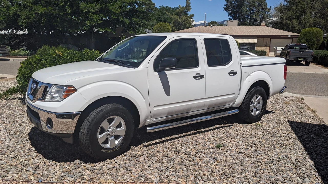 2011 Nissan Frontier 2nd Gen - Image 2 of 31