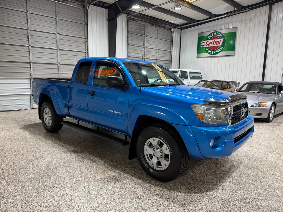 2011 Toyota Tacoma 2nd Gen - Image 11 of 31