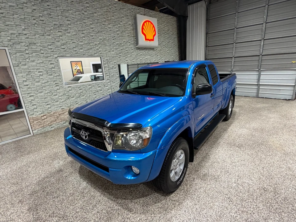 2011 Toyota Tacoma 2nd Gen - Image 3 of 31