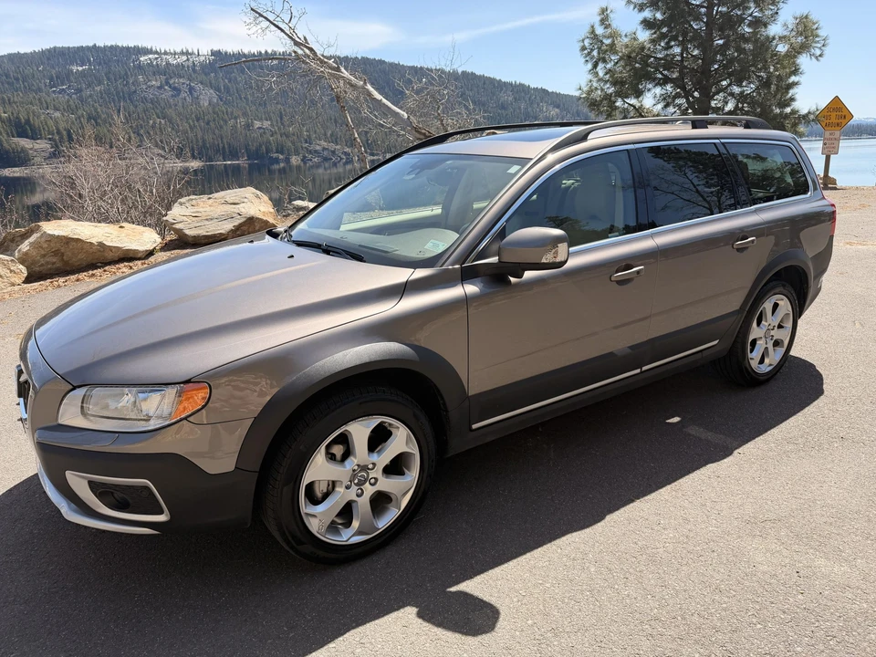 2011 Volvo XC70 3rd Gen - Image 3 of 31