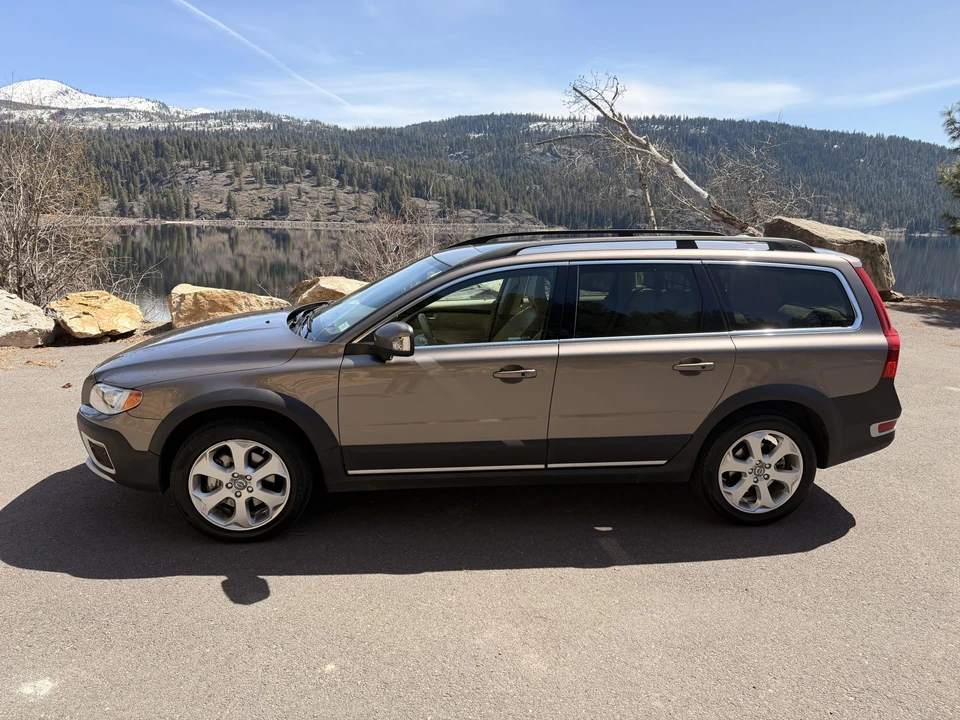 2011 Volvo XC70 3rd Gen - Image 5 of 31