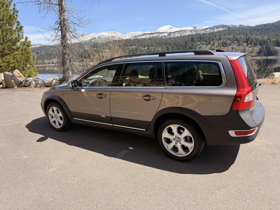 2011 Volvo XC70 3rd Gen - Image 6 of 31