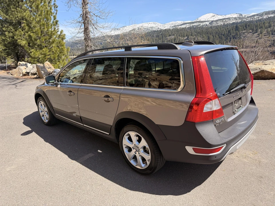 2011 Volvo XC70 3rd Gen - Image 7 of 31