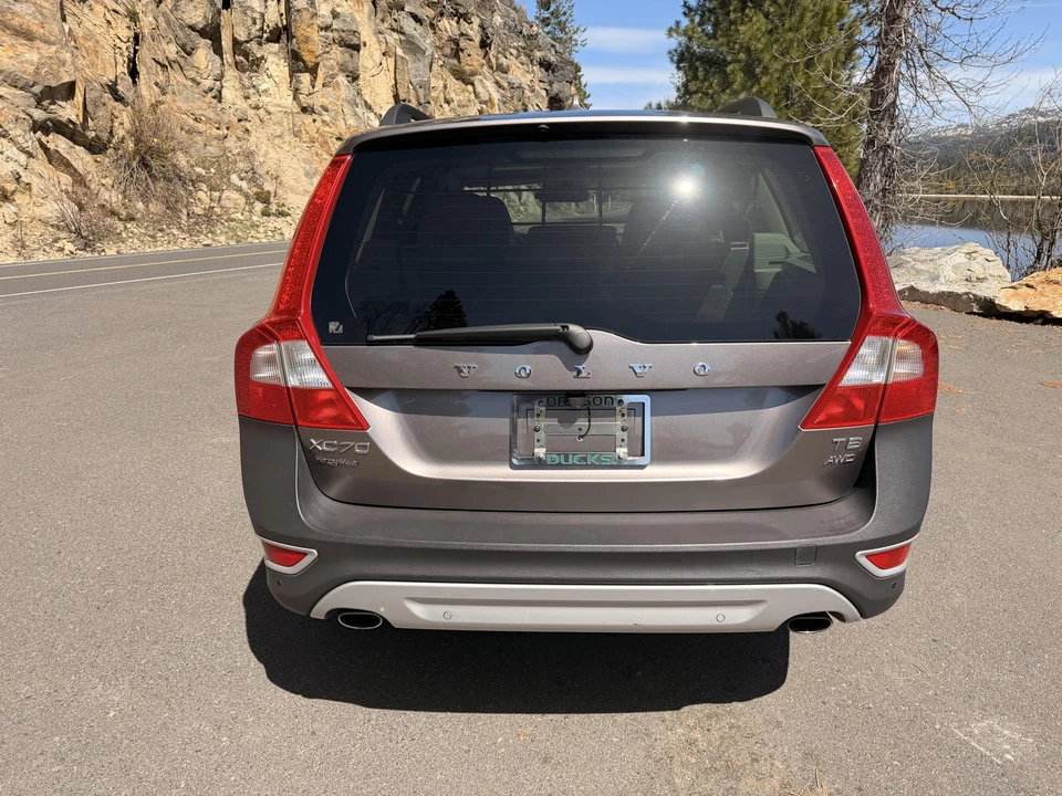 2011 Volvo XC70 3rd Gen - Image 11 of 31