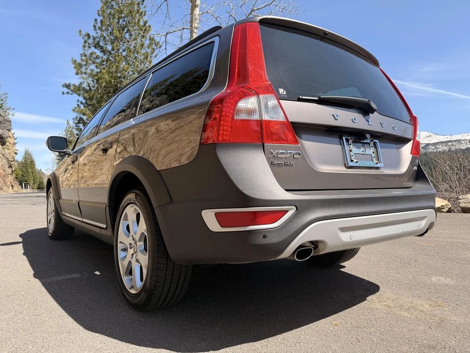 2011 Volvo XC70 3rd Gen - Image 8 of 31