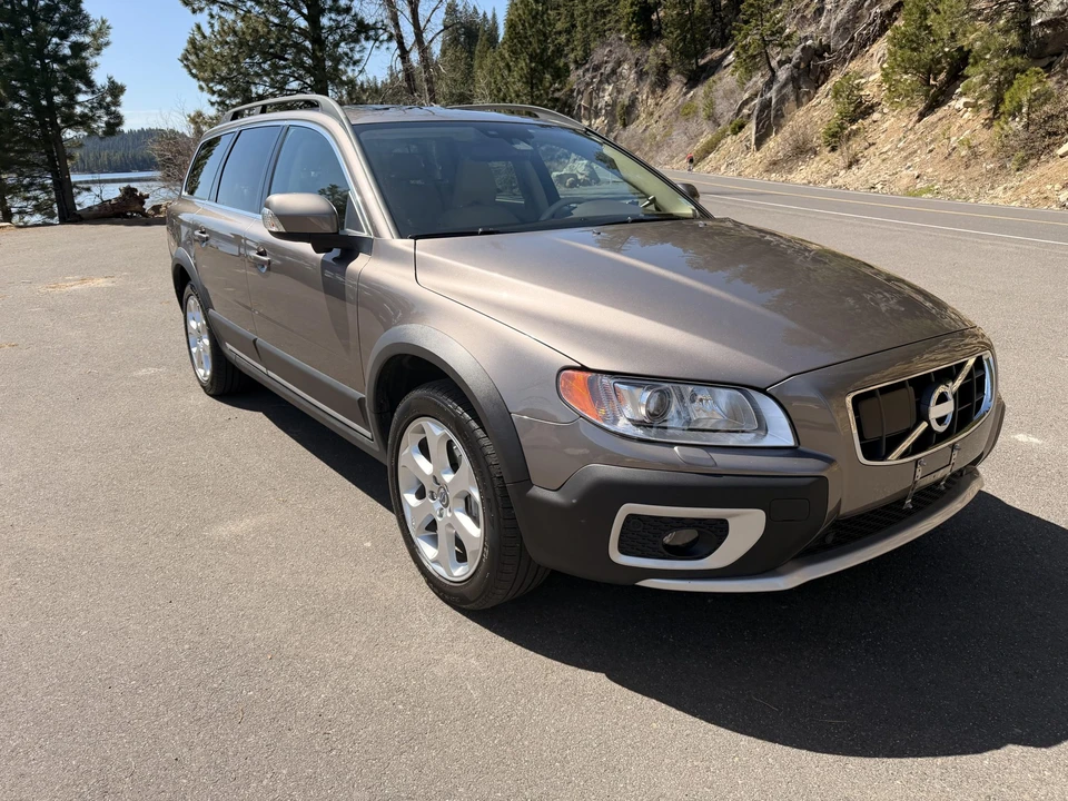 2011 Volvo XC70 3rd Gen - Image 18 of 31
