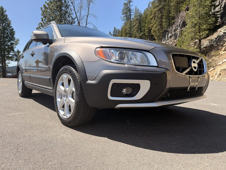 2011 Volvo XC70 3rd Gen - Image 17 of 31