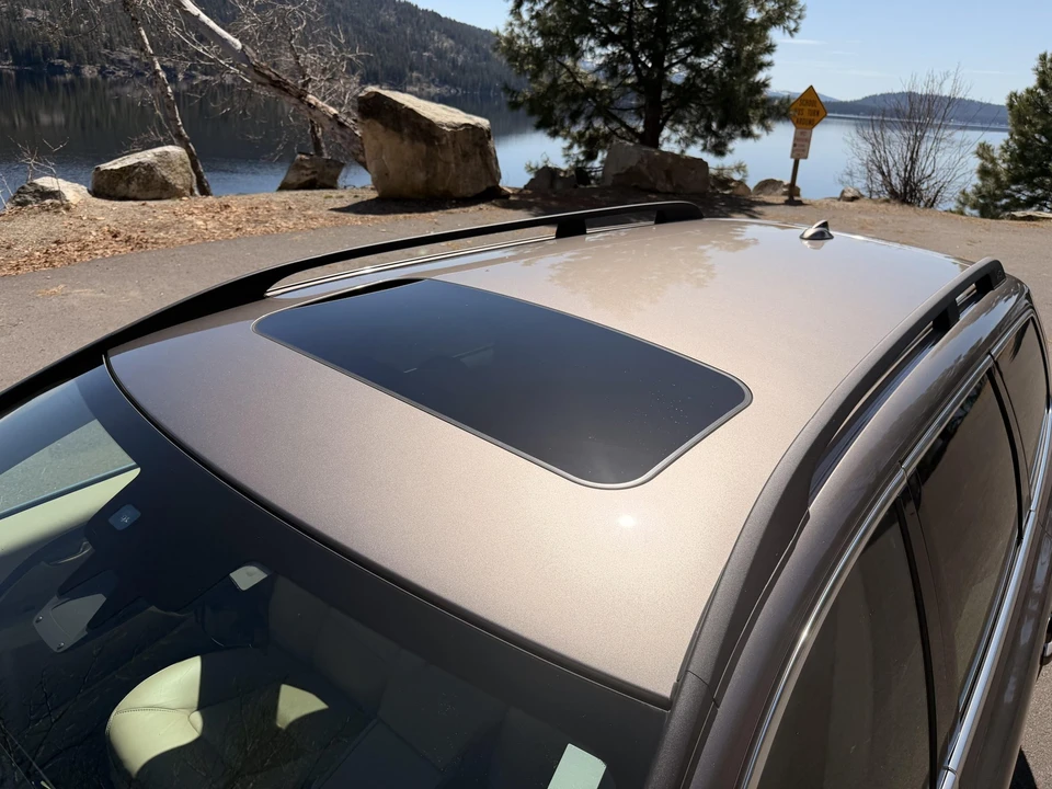 2011 Volvo XC70 3rd Gen - Image 28 of 31