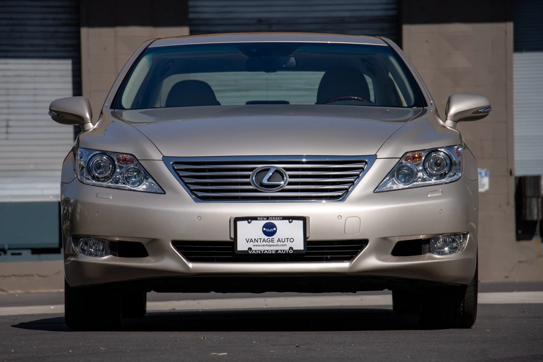 2012 Lexus LS 4th Gen - Image 26 of 31