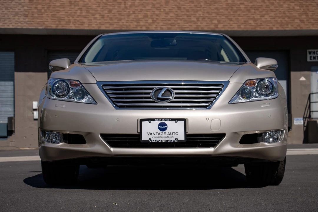 2012 Lexus LS 4th Gen - Image 25 of 31