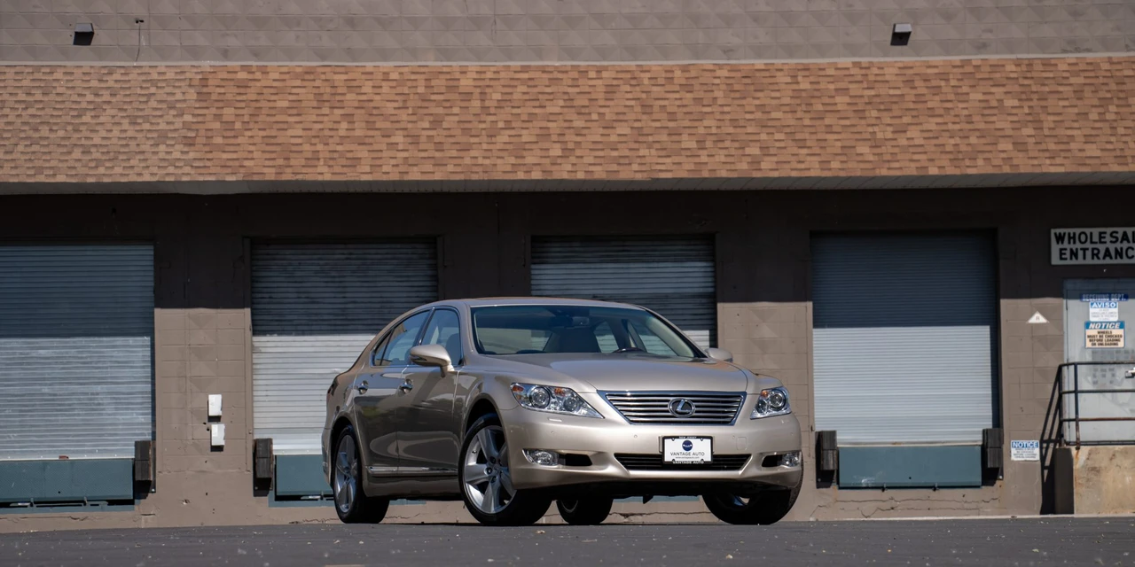 2012 Lexus LS 4th Gen - Image 20 of 31