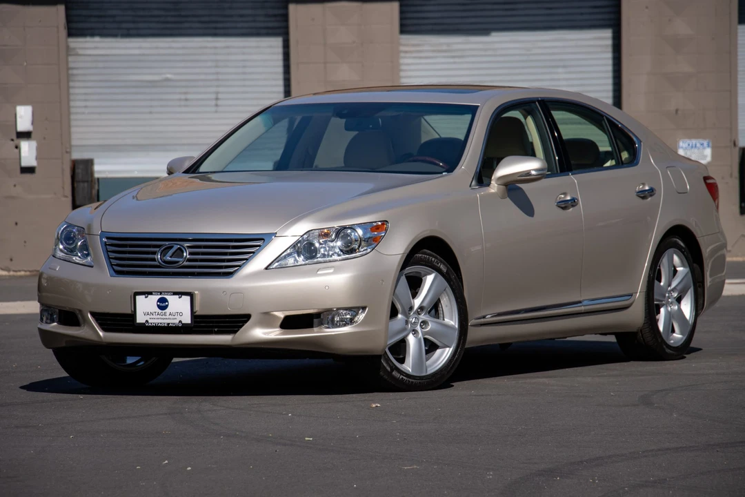 2012 Lexus LS 4th Gen - Image 4 of 31