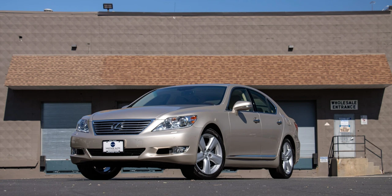 2012 Lexus LS 4th Gen - Image 2 of 31