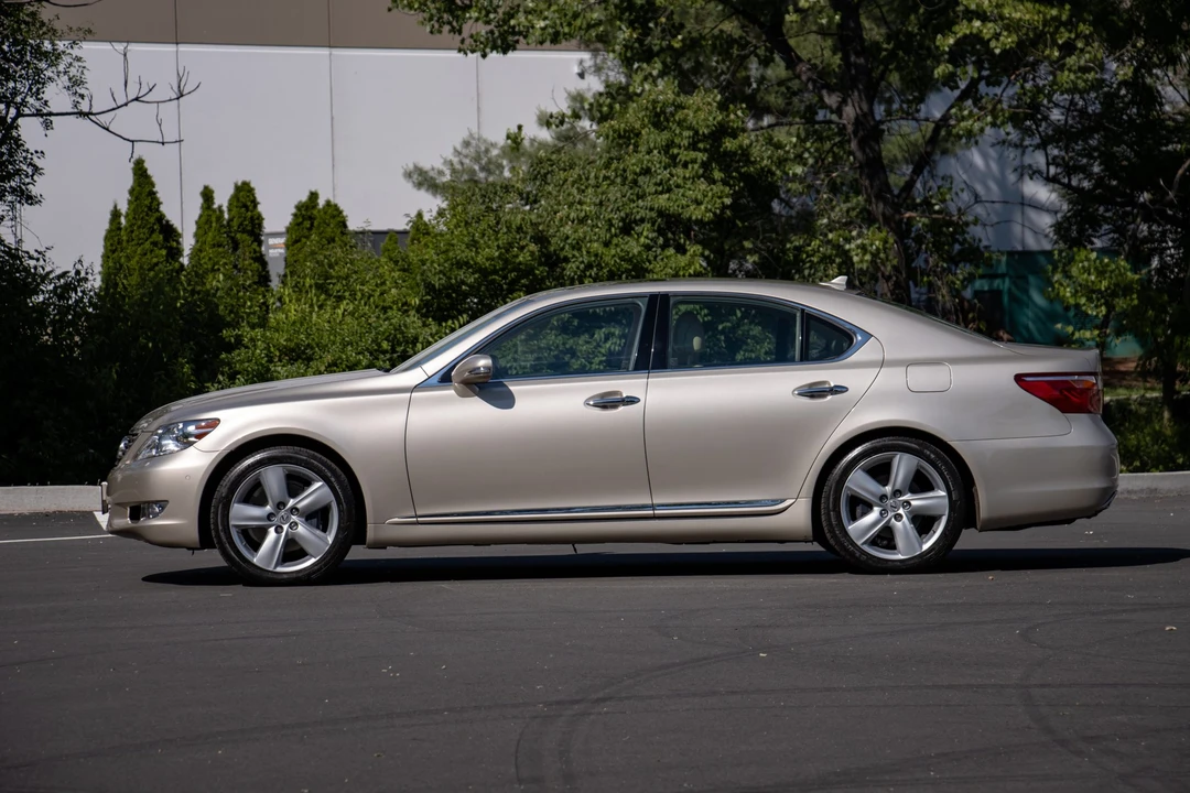 2012 Lexus LS 4th Gen - Image 7 of 31