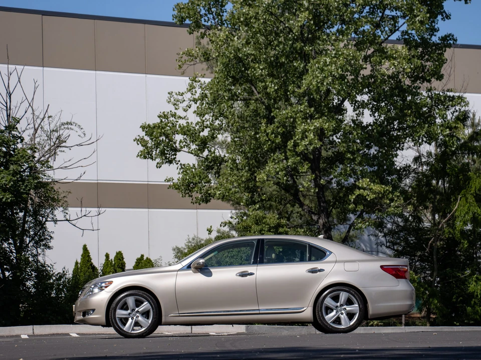2012 Lexus LS 4th Gen - Image 6 of 31